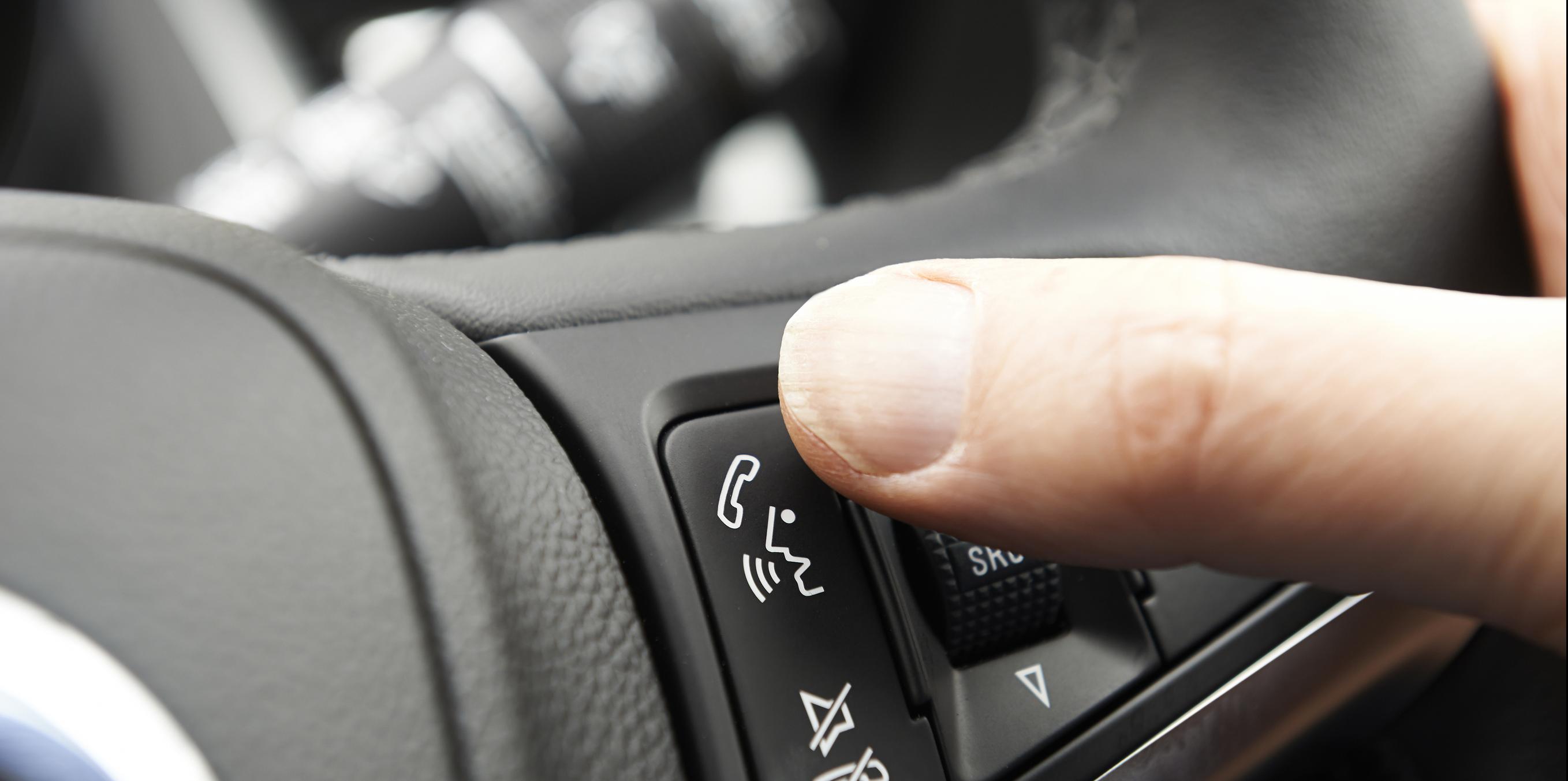 Les risques du téléphone au volant : savoir les prévenir !