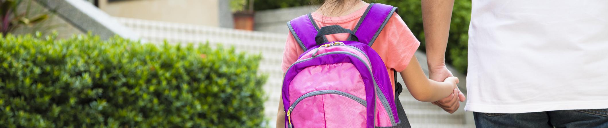 Les comportements à risque des parents sur le chemin de l'école en présence de leurs enfants